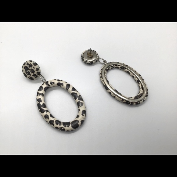 Vintage leather earring - Picture 2 of 2